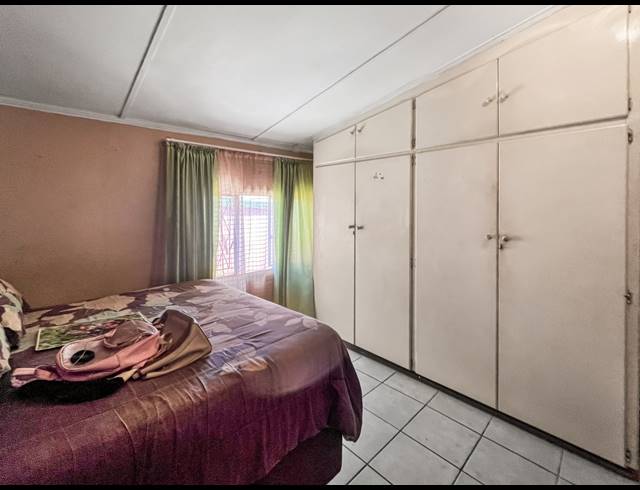 3 BEDROOM FREEHOLD FOR SALE IN WILLOW PARK